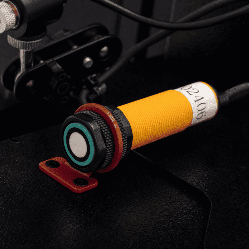 Ultrasonic distance sensors for vertical printer